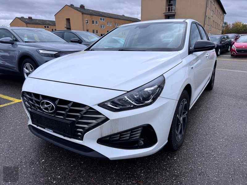 Car image HYUNDAI i30