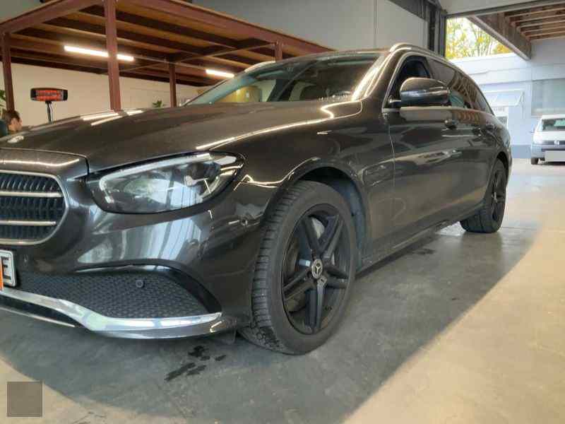 Slika vozila MERCEDES-BENZ E-Class