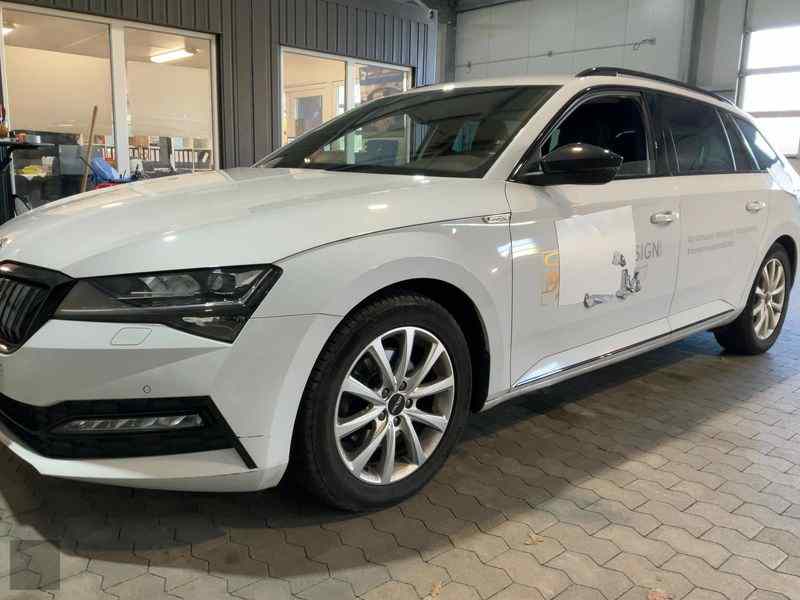 Slika vozila &Scaron;KODA Superb