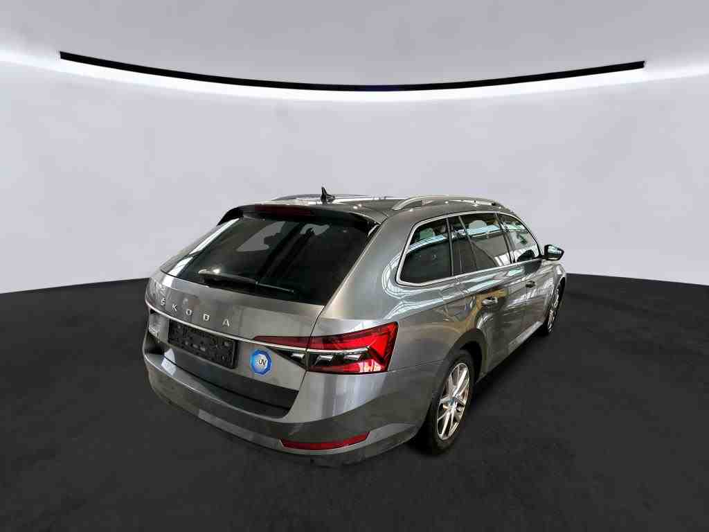 Slika vozila &Scaron;KODA Superb