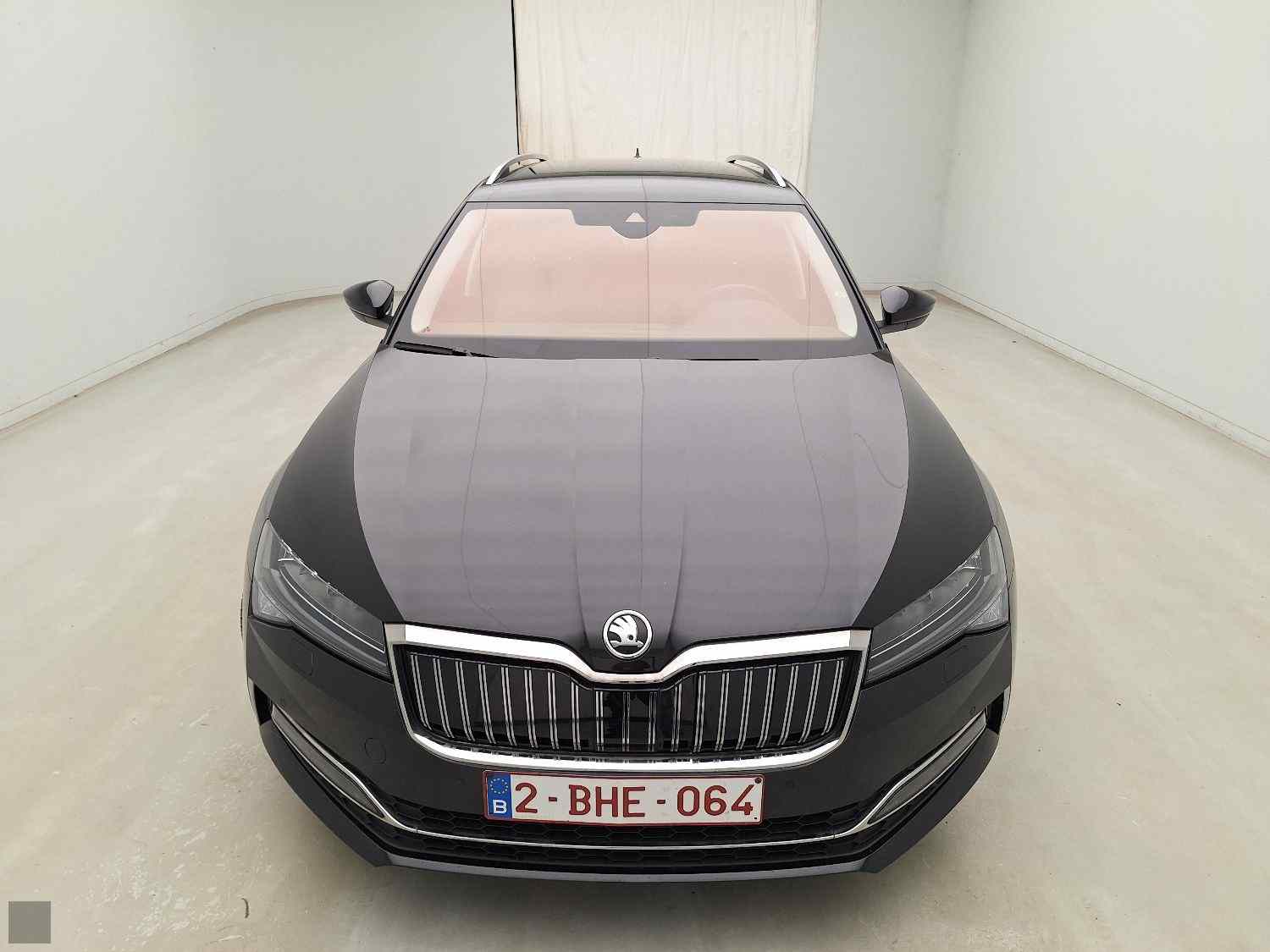 Slika vozila &Scaron;KODA Superb