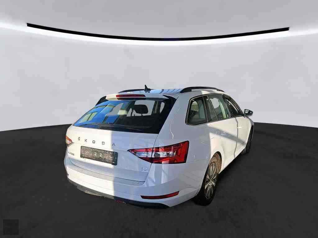 Slika vozila &Scaron;KODA Superb