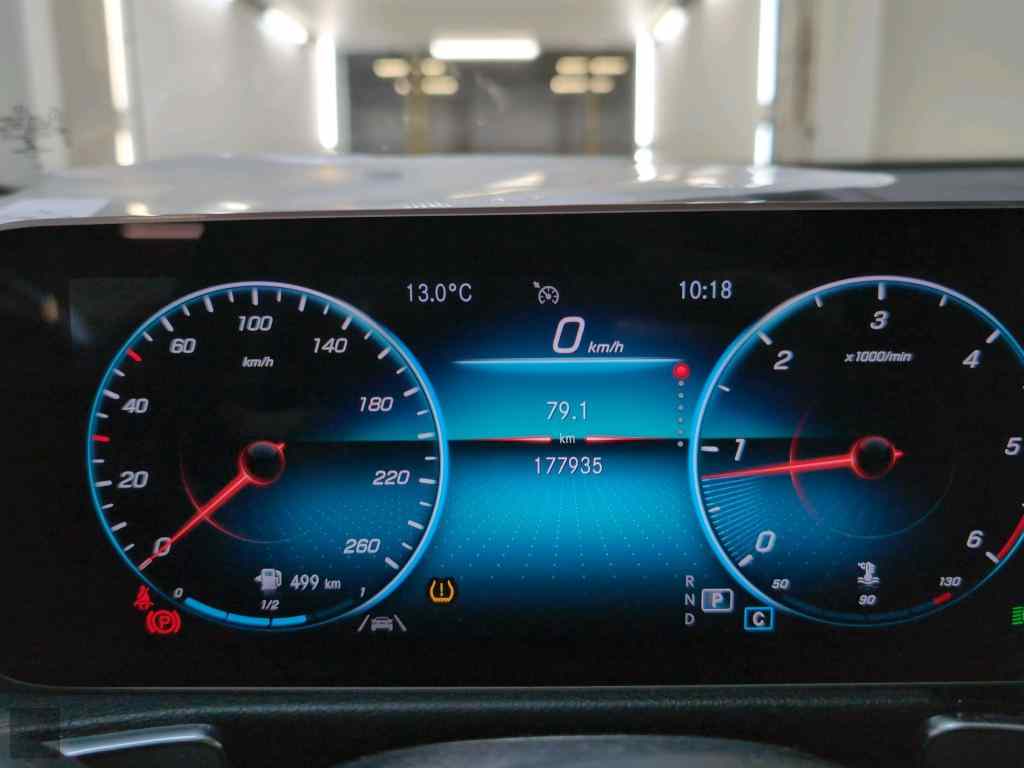 Slika vozila MERCEDES-BENZ GLB-Class