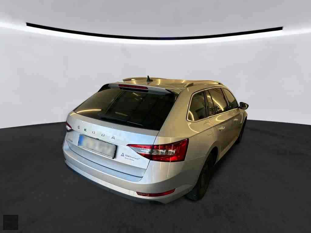 Slika vozila &Scaron;KODA Superb