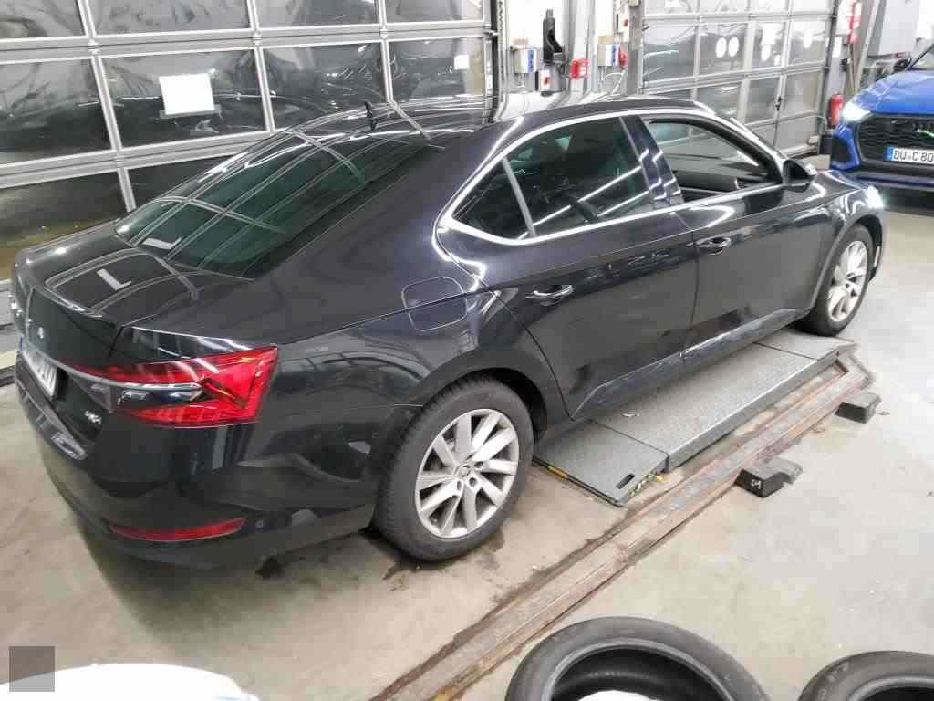 Slika vozila &Scaron;KODA Superb