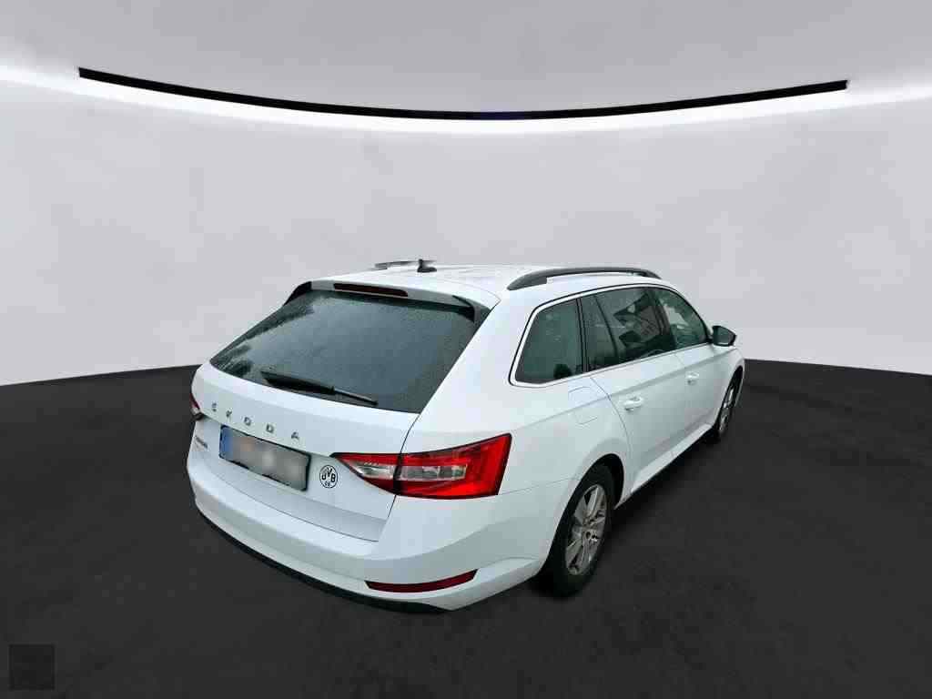 Slika vozila &Scaron;KODA Superb