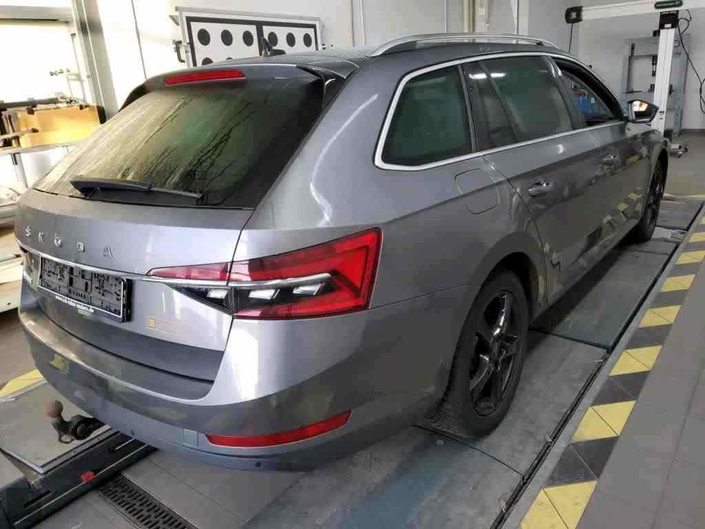 Slika vozila &Scaron;KODA Superb