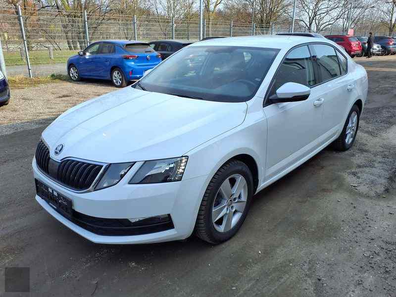 J&aacute;rmű k&eacute;p &Scaron;KODA Octavia