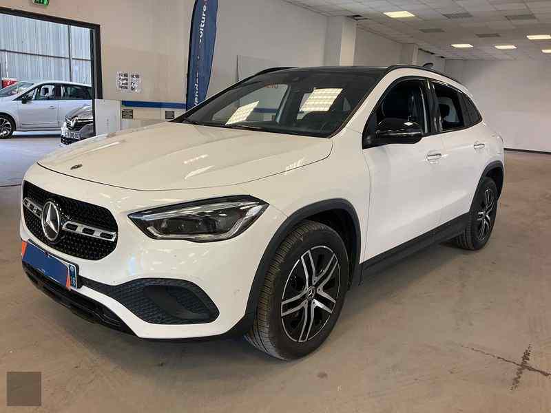 J&aacute;rmű k&eacute;p MERCEDES-BENZ GLA-Class