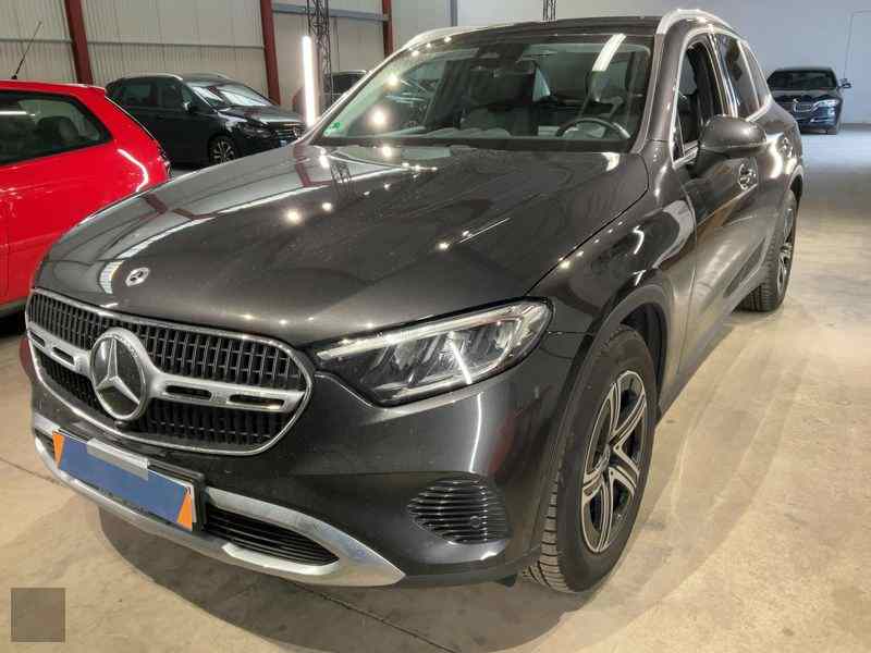 J&aacute;rmű k&eacute;p MERCEDES-BENZ GLC-Class