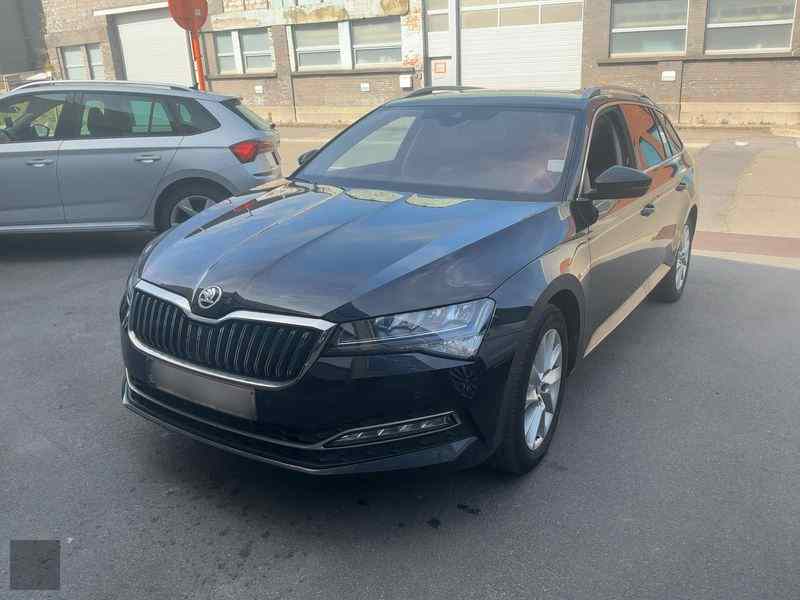 Slika vozila &Scaron;KODA Superb