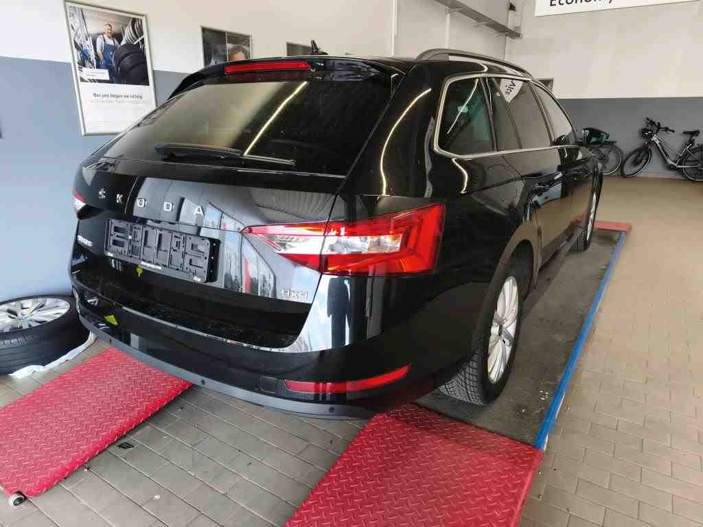 Slika vozila &Scaron;KODA Superb