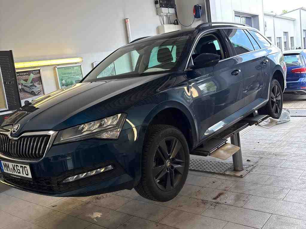 Slika vozila &Scaron;KODA Superb