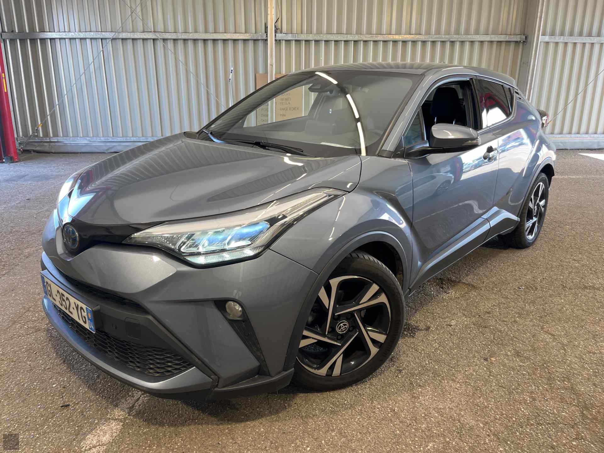 Slika vozila TOYOTA C-HR