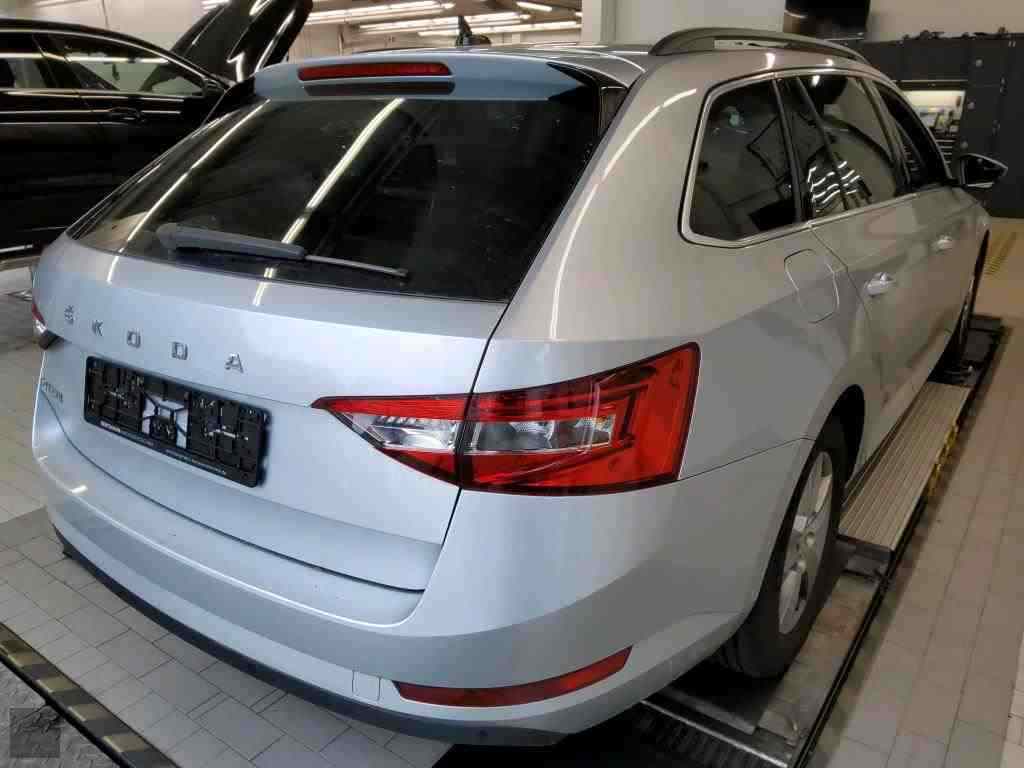 Slika vozila &Scaron;KODA Superb
