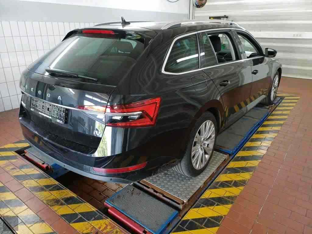 Slika vozila &Scaron;KODA Superb