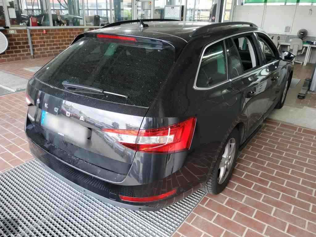 Slika vozila &Scaron;KODA Superb