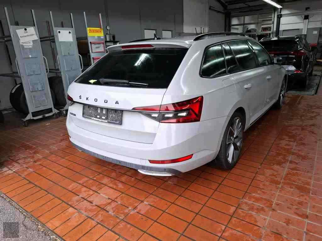 Slika vozila &Scaron;KODA Superb
