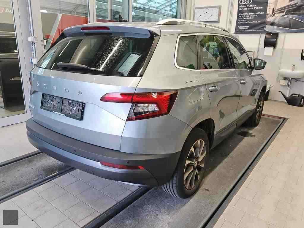 J&aacute;rmű k&eacute;p &Scaron;KODA KAROQ