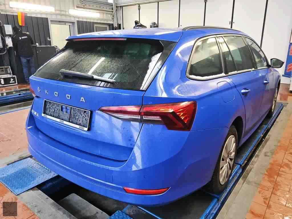 J&aacute;rmű k&eacute;p &Scaron;KODA Octavia
