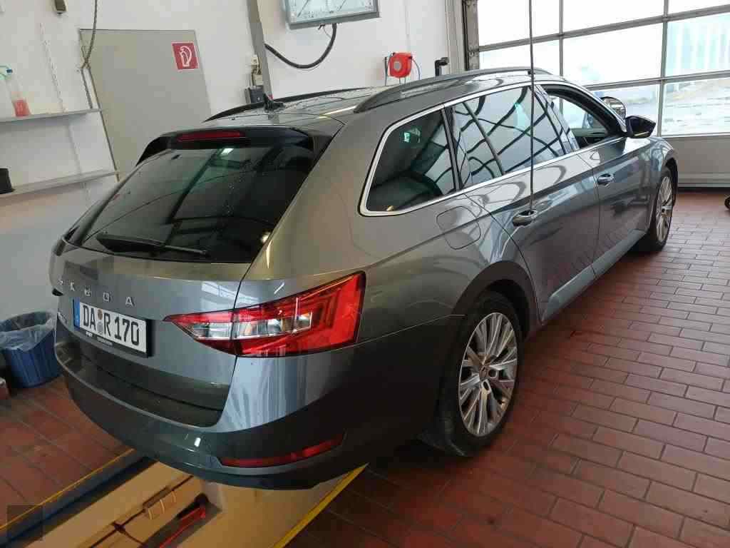 Slika vozila &Scaron;KODA Superb