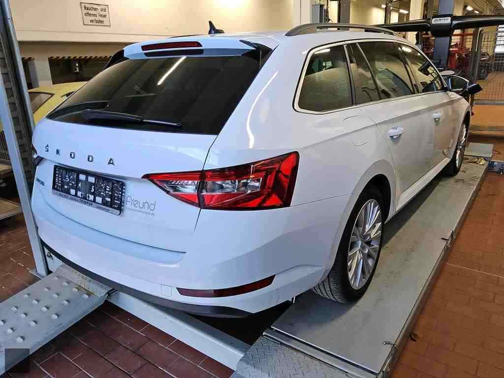 Slika vozila &Scaron;KODA Superb