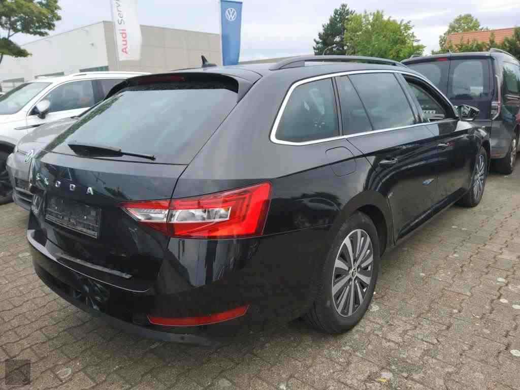 Slika vozila &Scaron;KODA Superb
