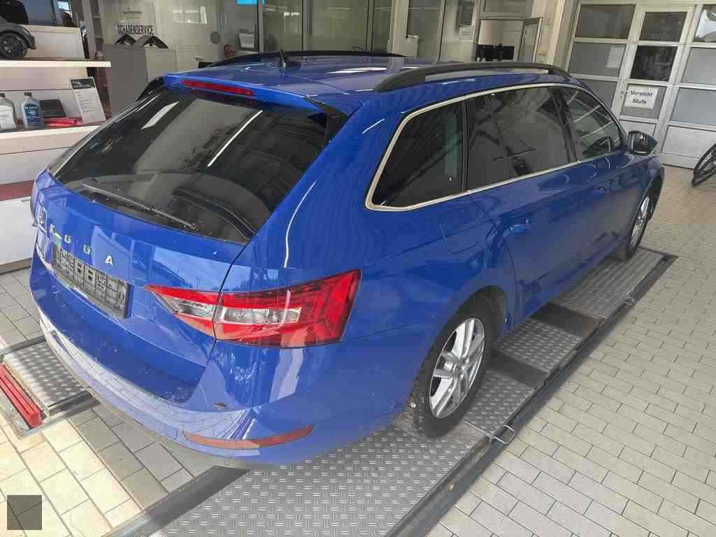 Slika vozila &Scaron;KODA Superb