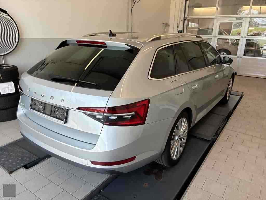 Slika vozila &Scaron;KODA Superb
