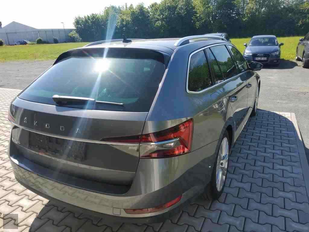 Slika vozila &Scaron;KODA Superb