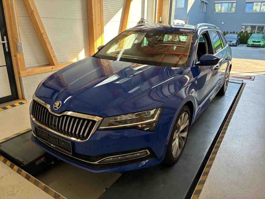 Slika vozila &Scaron;KODA Superb