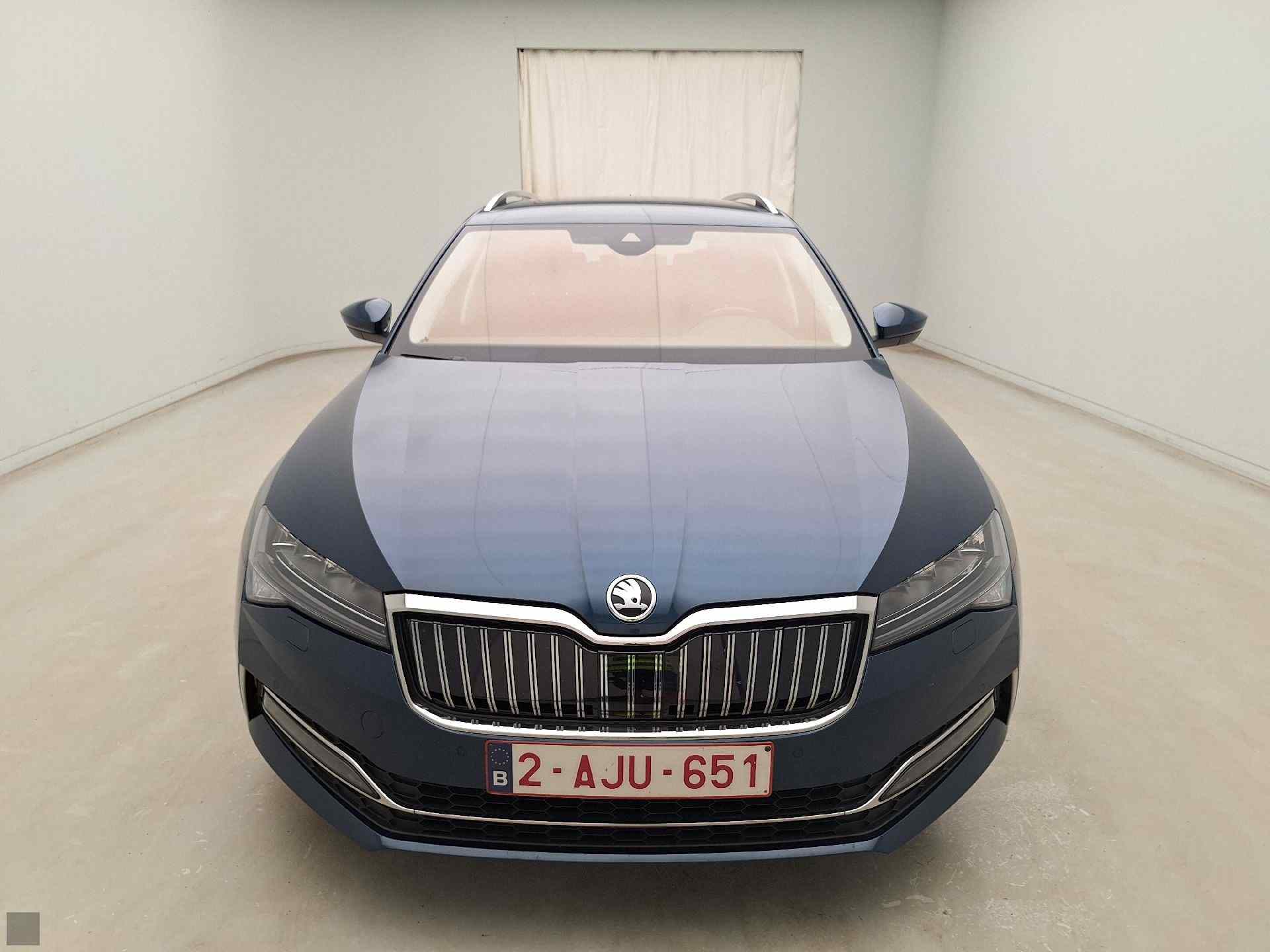 Slika vozila &Scaron;KODA Superb