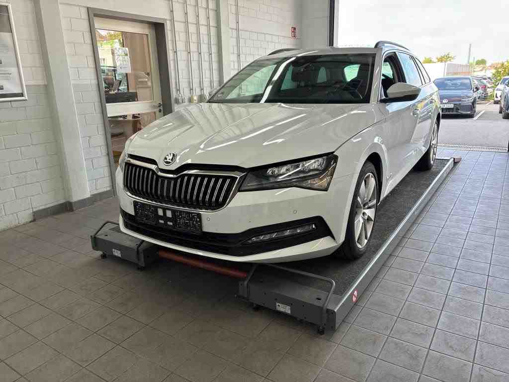 Slika vozila &Scaron;KODA Superb
