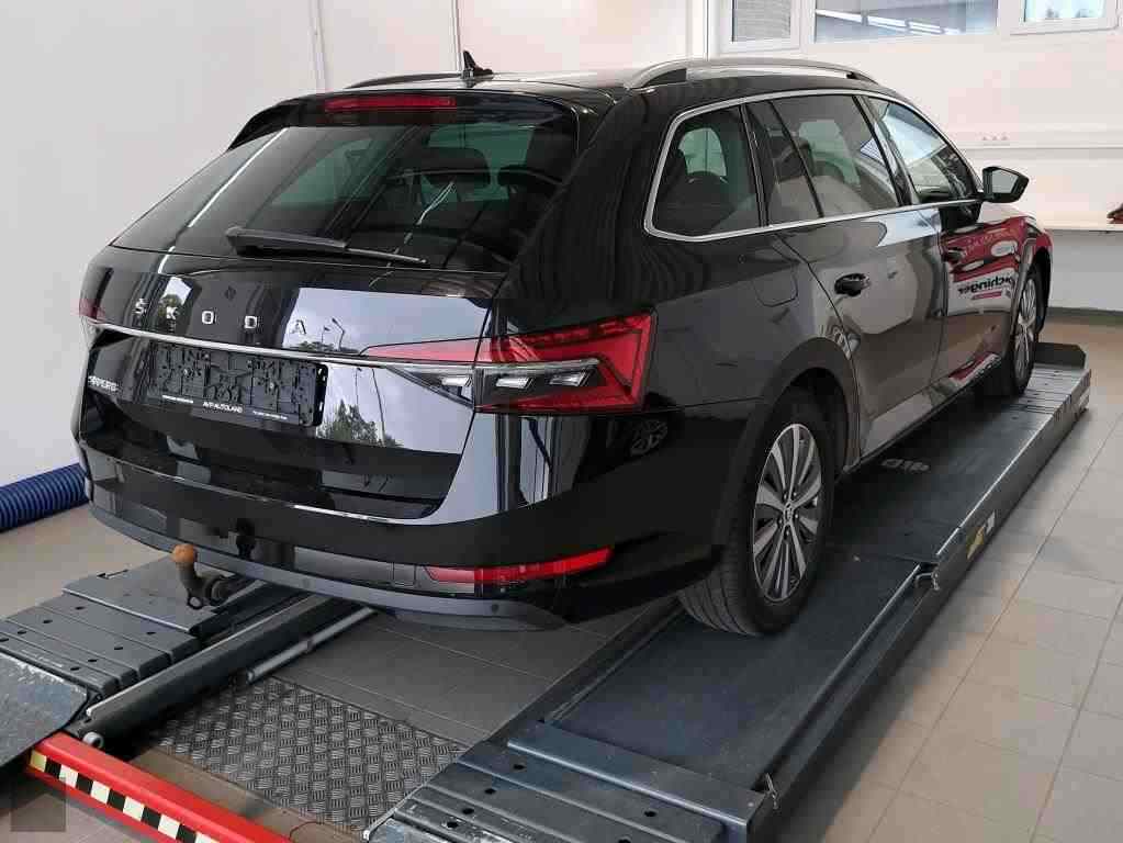 Slika vozila &Scaron;KODA Superb