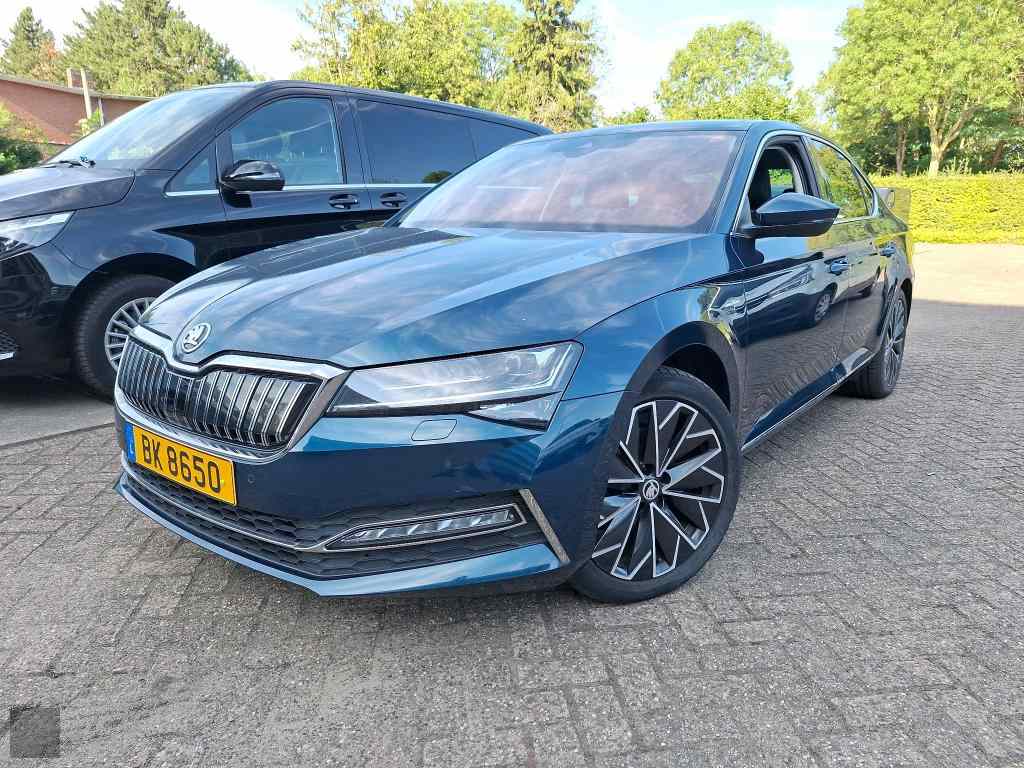 Slika vozila &Scaron;KODA Superb