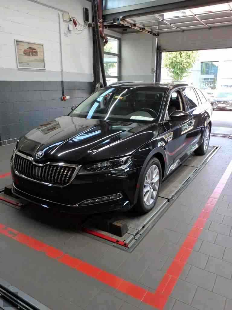 Slika vozila &Scaron;KODA Superb