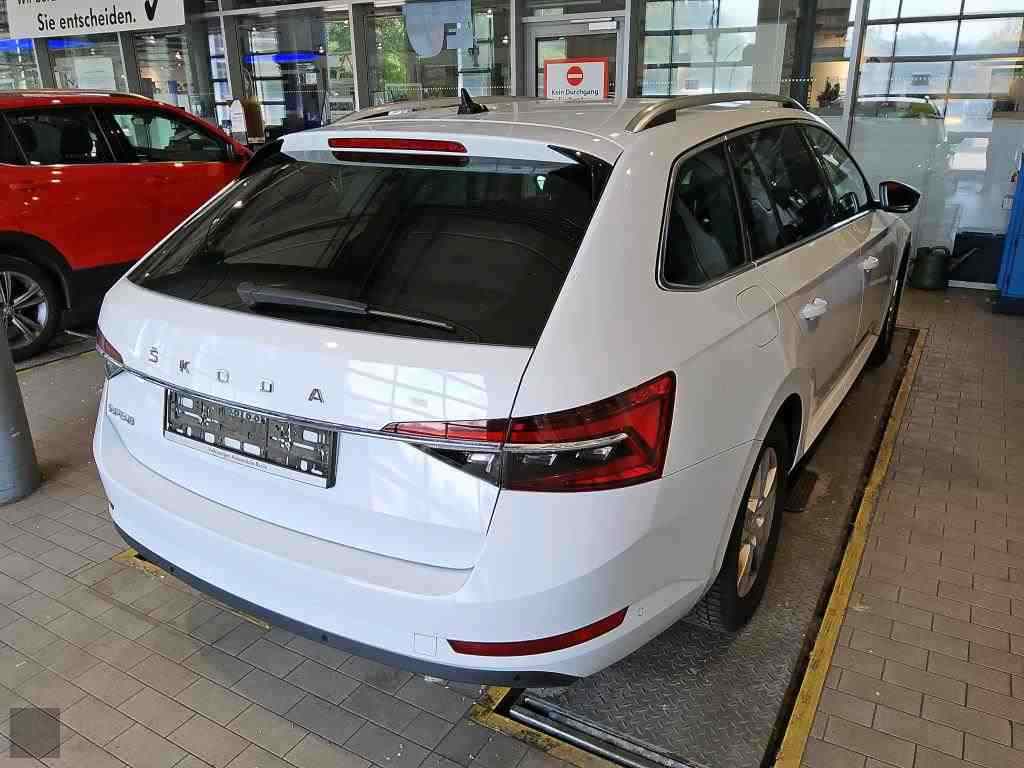 Slika vozila &Scaron;KODA Superb