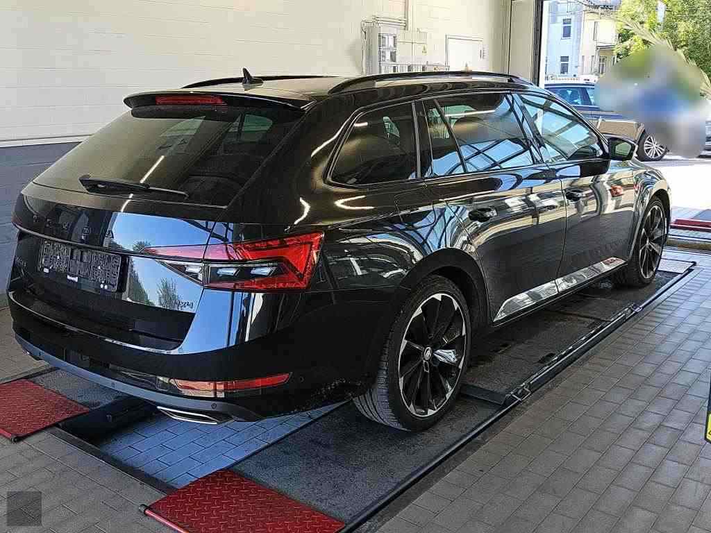 Slika vozila &Scaron;KODA Superb