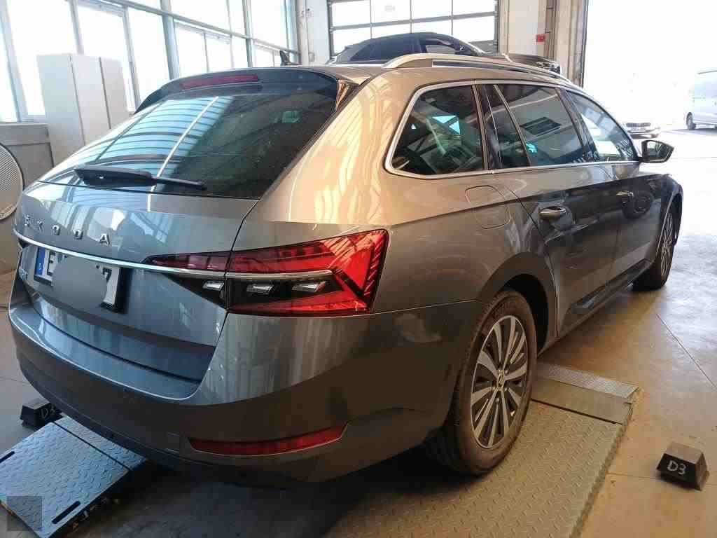 Slika vozila &Scaron;KODA Superb