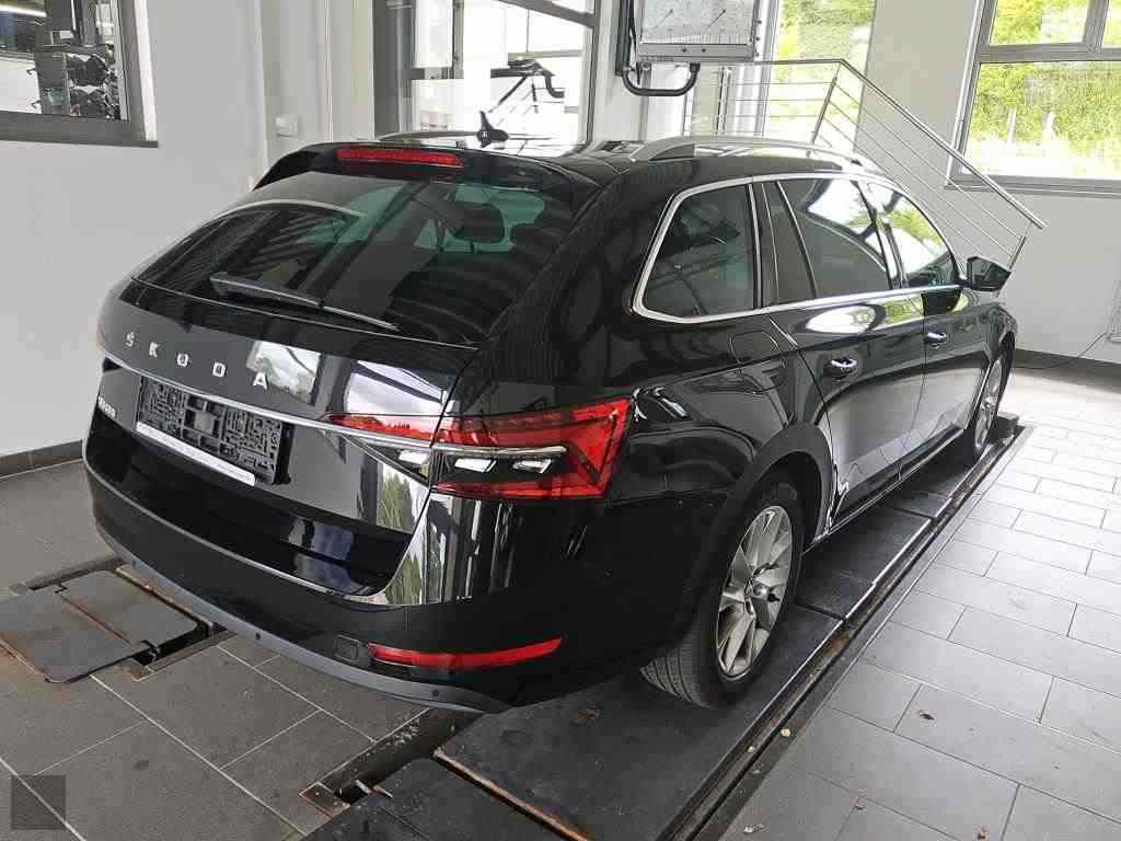Slika vozila &Scaron;KODA Superb