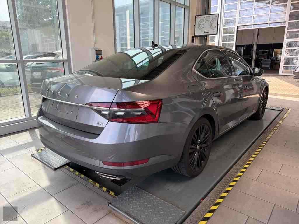 Slika vozila &Scaron;KODA Superb