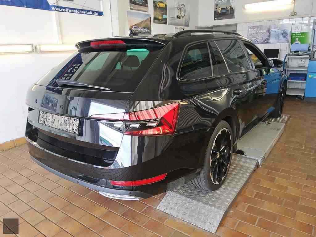 Slika vozila &Scaron;KODA Superb