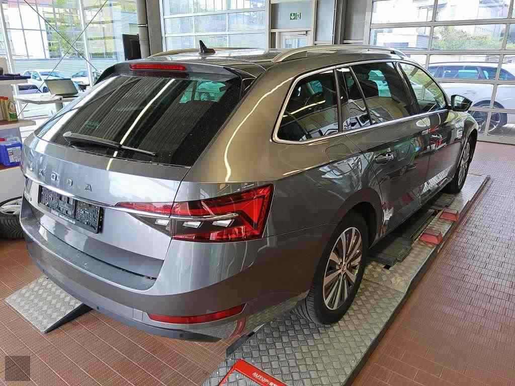 Slika vozila &Scaron;KODA Superb