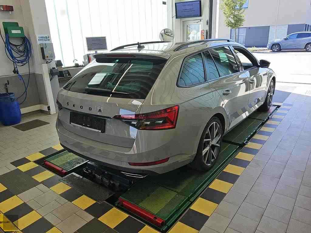 Slika vozila &Scaron;KODA Superb