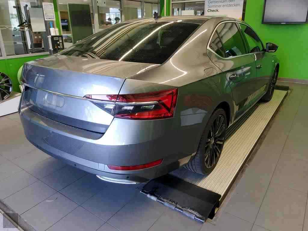 Slika vozila &Scaron;KODA Superb