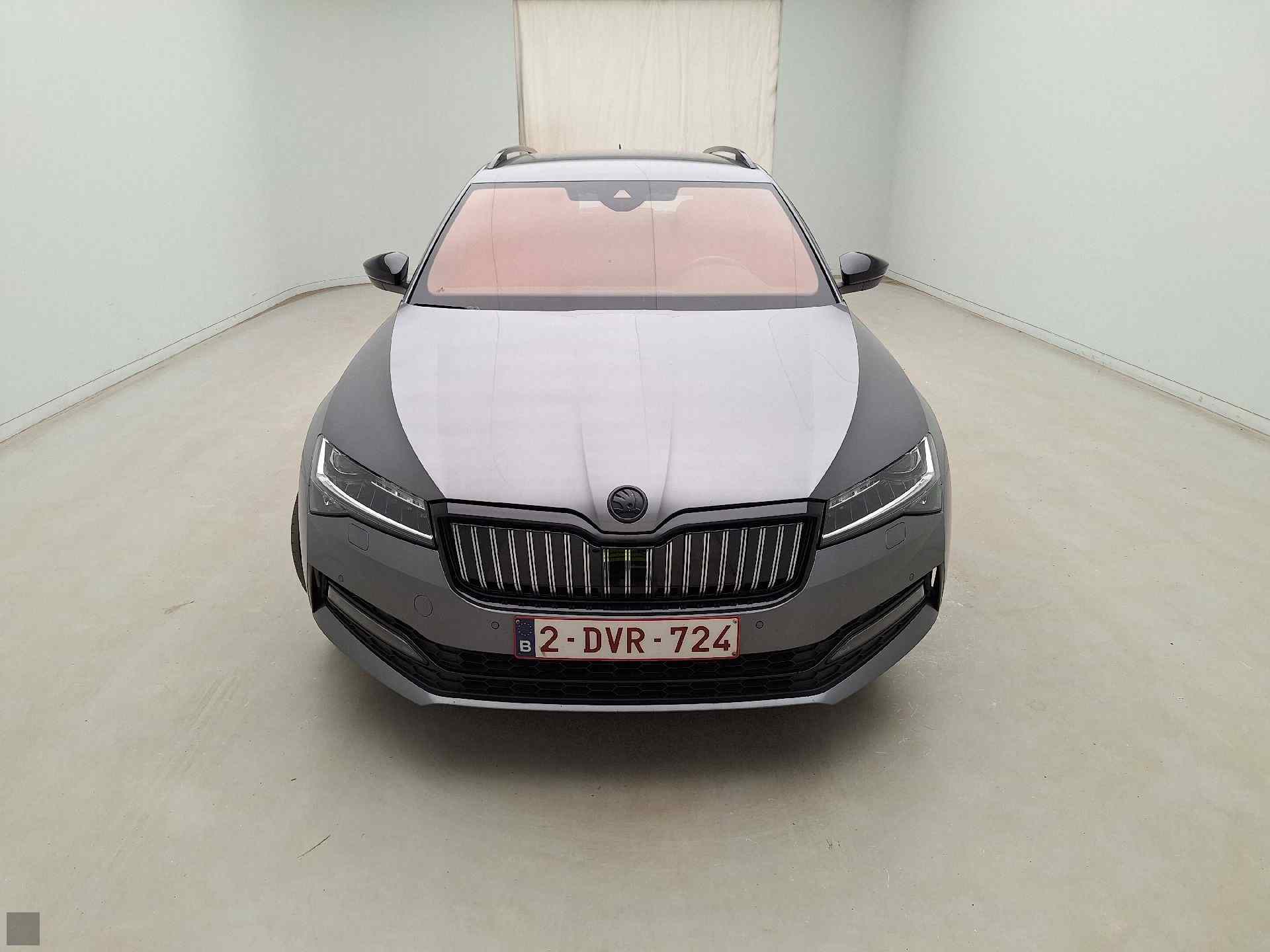 Slika vozila &Scaron;KODA Superb