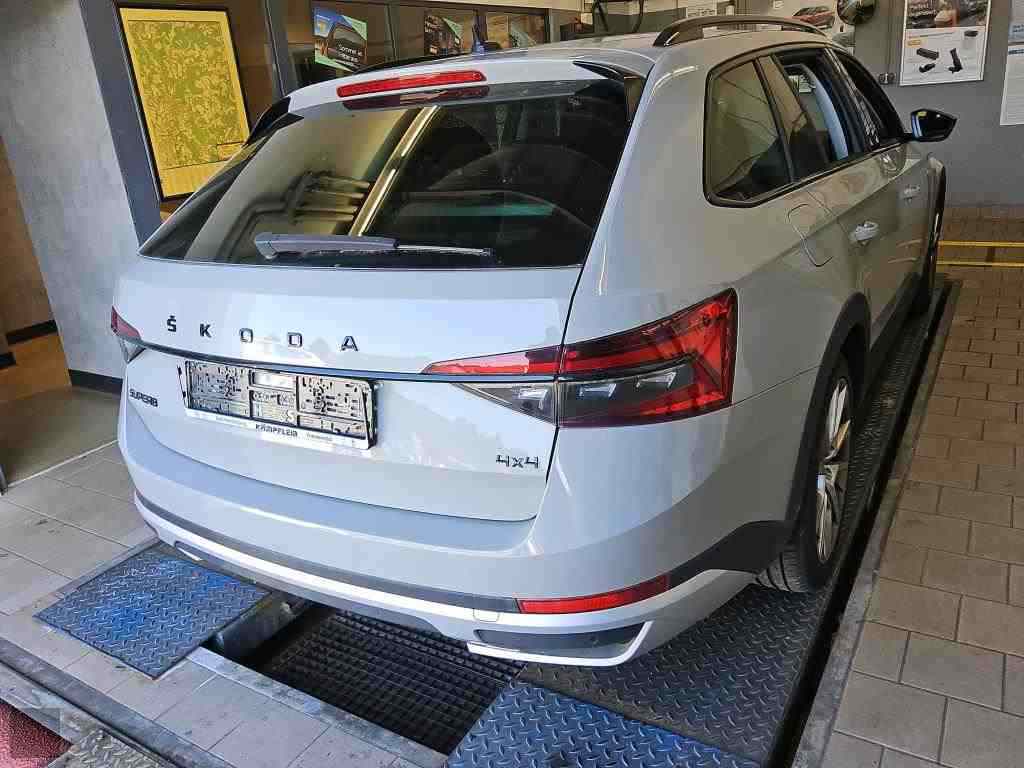 Slika vozila &Scaron;KODA Superb