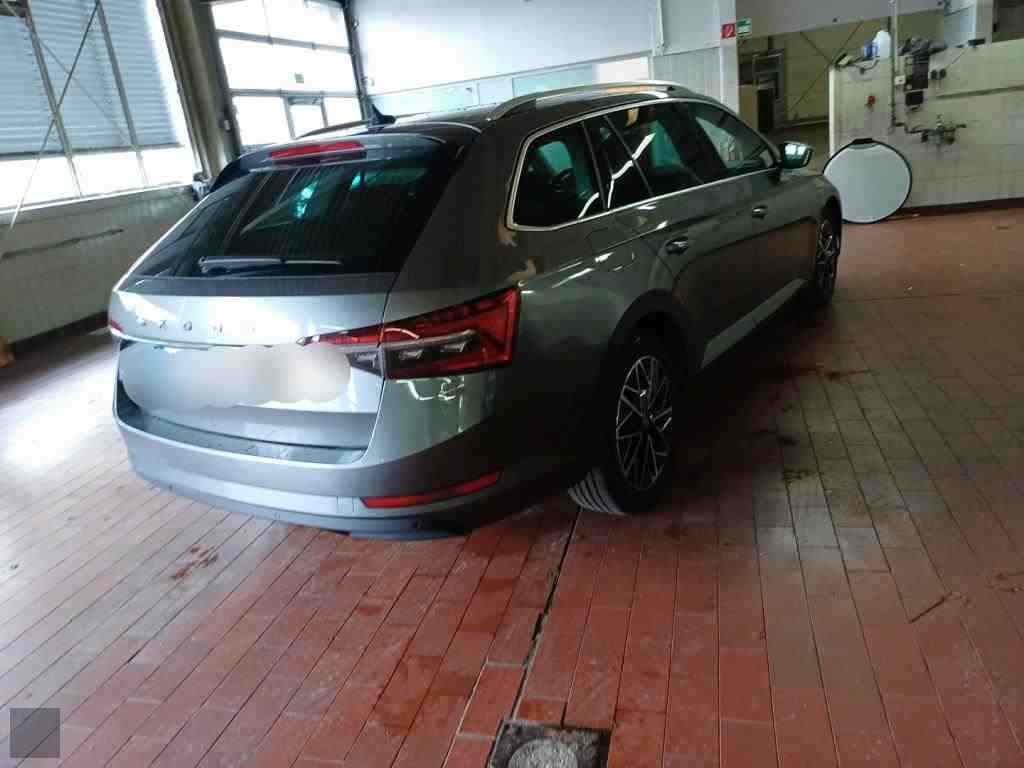 Slika vozila &Scaron;KODA Superb